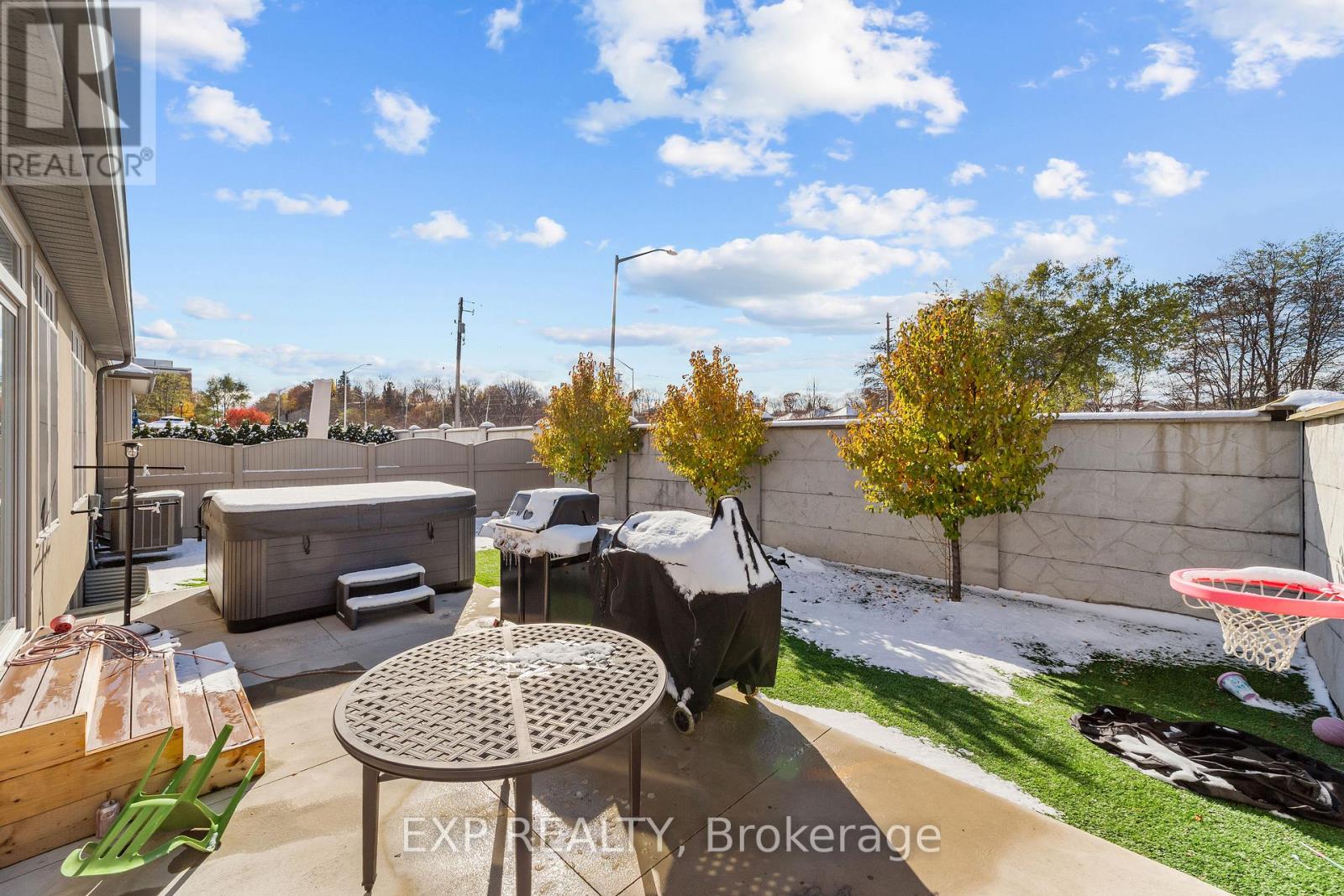 1 - 1430 Highbury Avenue N, London East (East D), Ontario  N5Y 6M4 - Photo 3 - X12752512