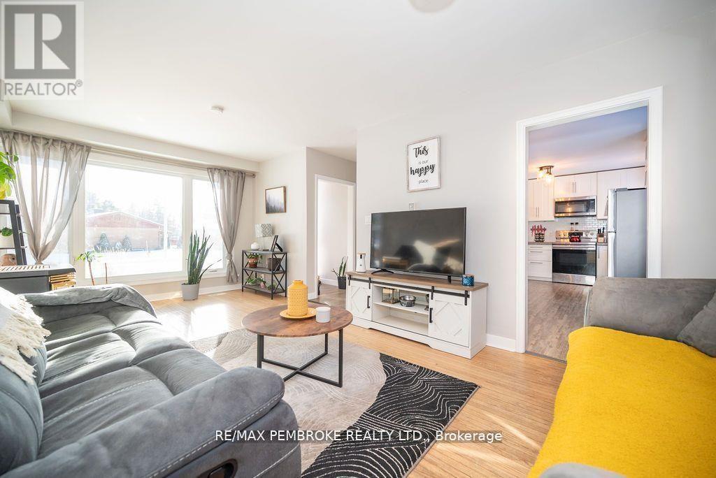 13 Highland Crescent, Deep River, Ontario  K0J 1P0 - Photo 14 - X12752602