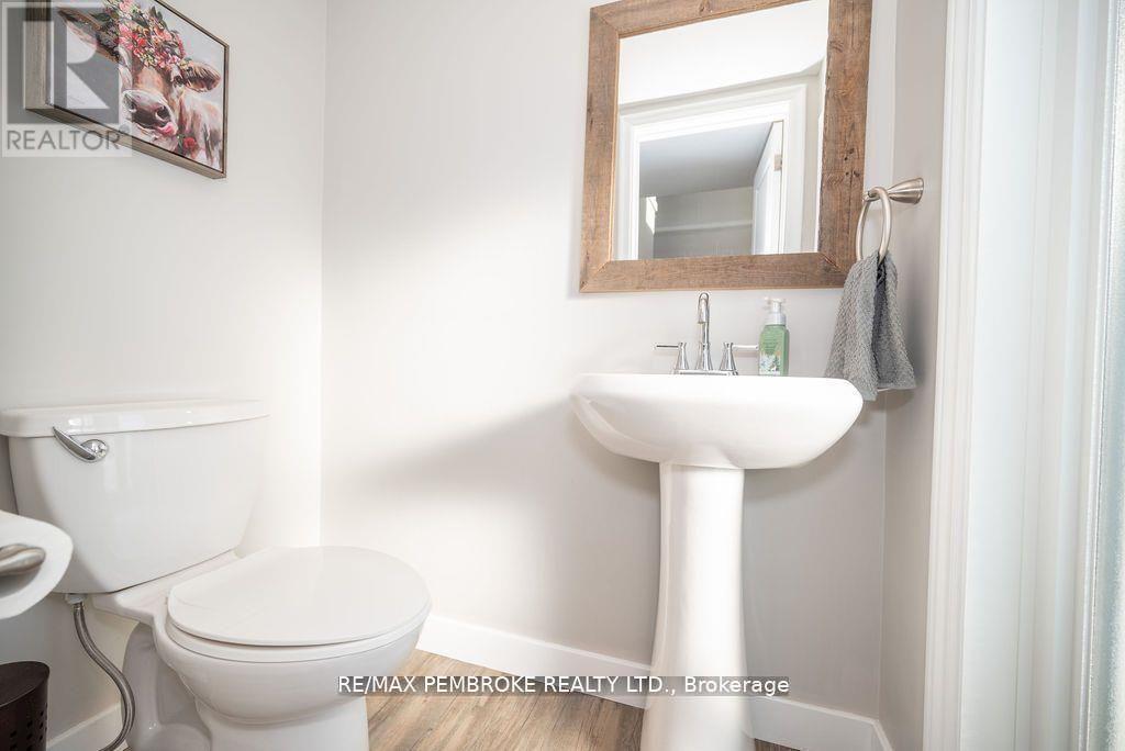 13 Highland Crescent, Deep River, Ontario  K0J 1P0 - Photo 24 - X12752602