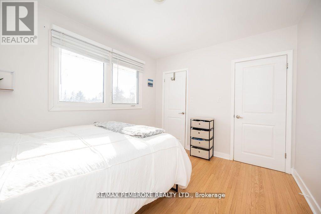 13 Highland Crescent, Deep River, Ontario  K0J 1P0 - Photo 35 - X12752602