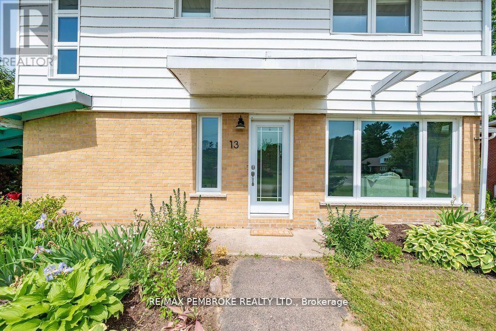 13 Highland Crescent, Deep River, Ontario  K0J 1P0 - Photo 4 - X12752602