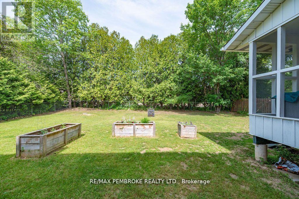 13 Highland Crescent, Deep River, Ontario  K0J 1P0 - Photo 42 - X12752602