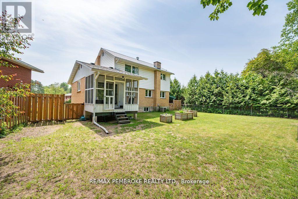 13 Highland Crescent, Deep River, Ontario  K0J 1P0 - Photo 44 - X12752602