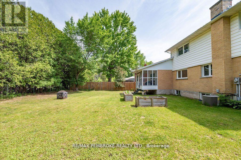 13 Highland Crescent, Deep River, Ontario  K0J 1P0 - Photo 45 - X12752602