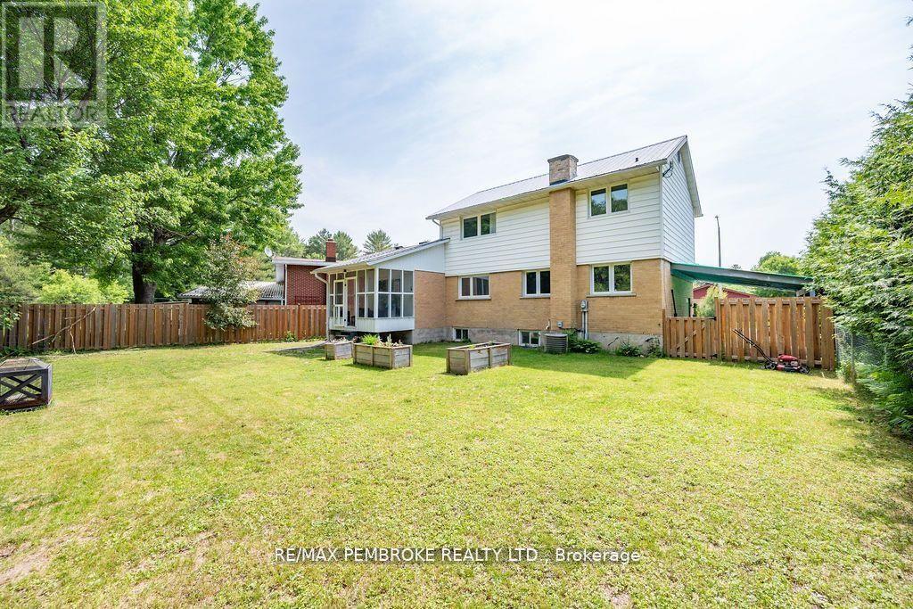 13 Highland Crescent, Deep River, Ontario  K0J 1P0 - Photo 46 - X12752602