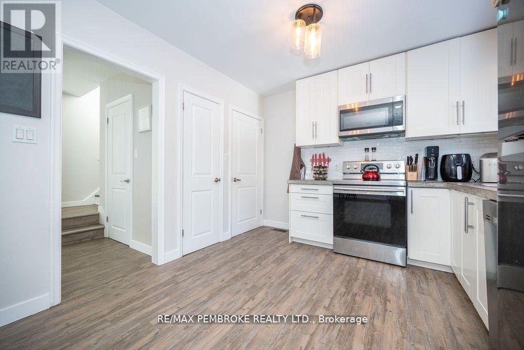 13 Highland Crescent, Deep River, Ontario  K0J 1P0 - Photo 7 - X12752602