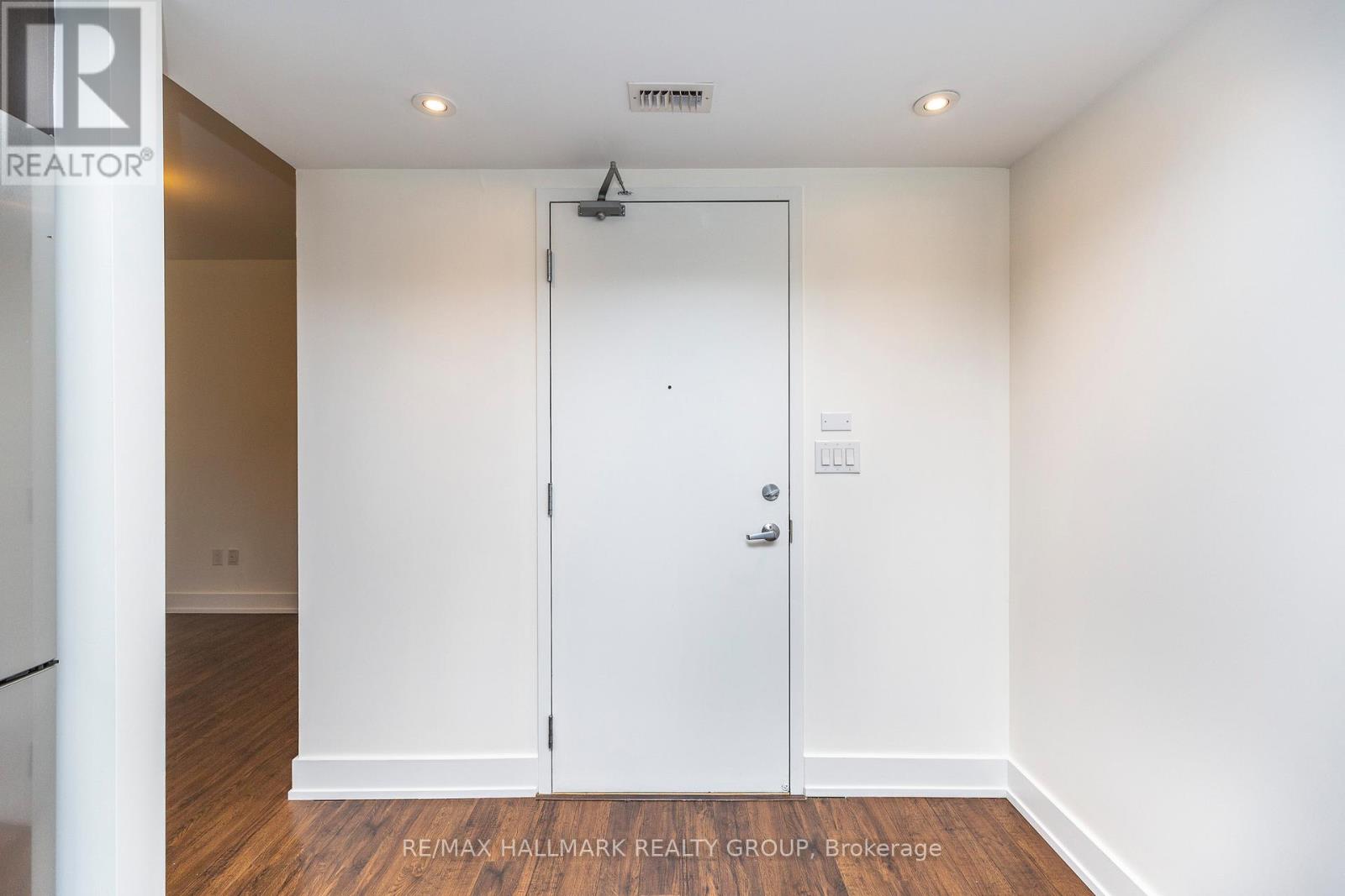 403 - 100 Champagne Avenue S, Ottawa, Ontario  K1S 4P4 - Photo 5 - X12752584