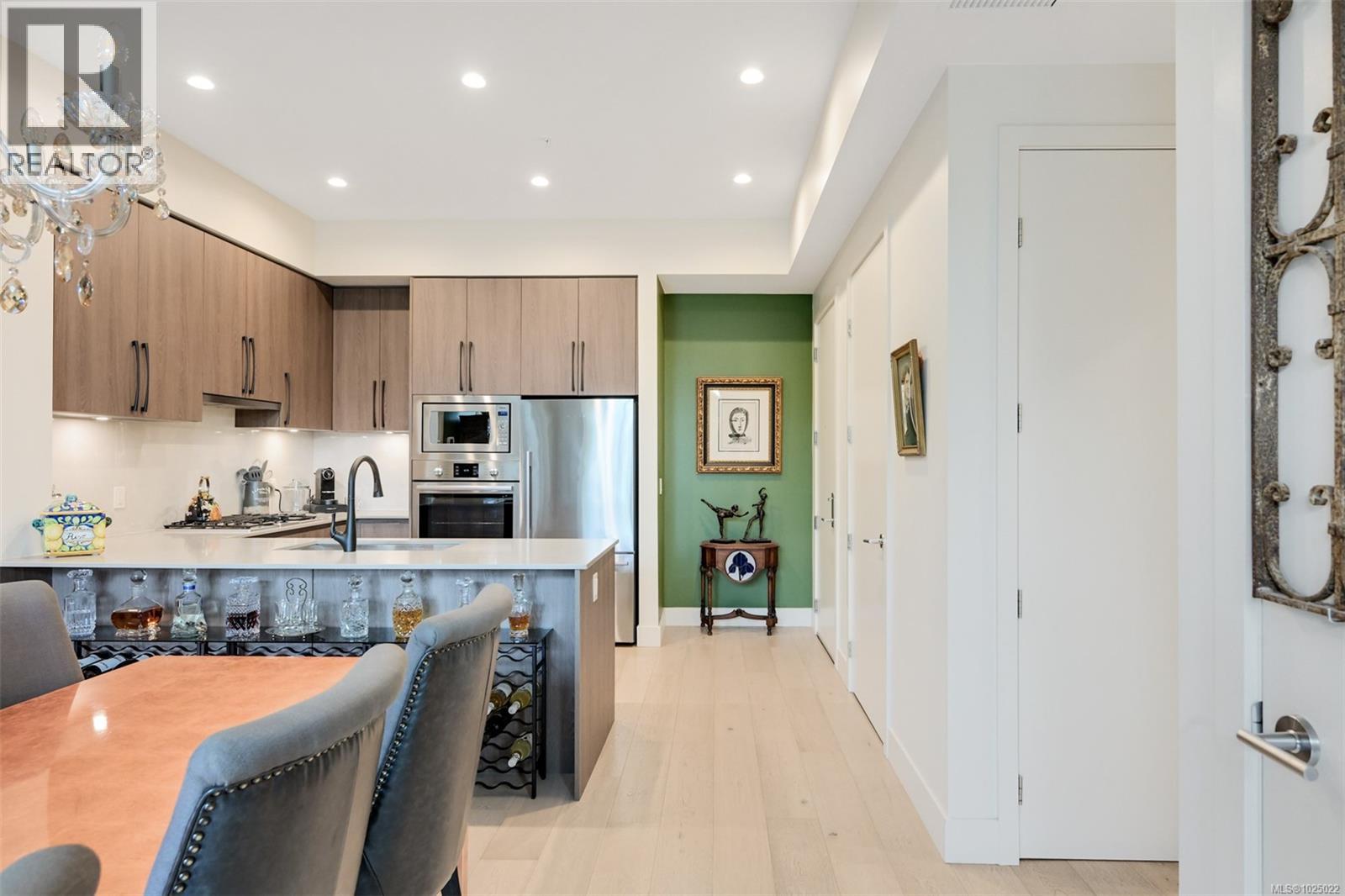 107 1216 Carlisle Ave, Esquimalt, British Columbia  V9A 0H5 - Photo 10 - 1025022