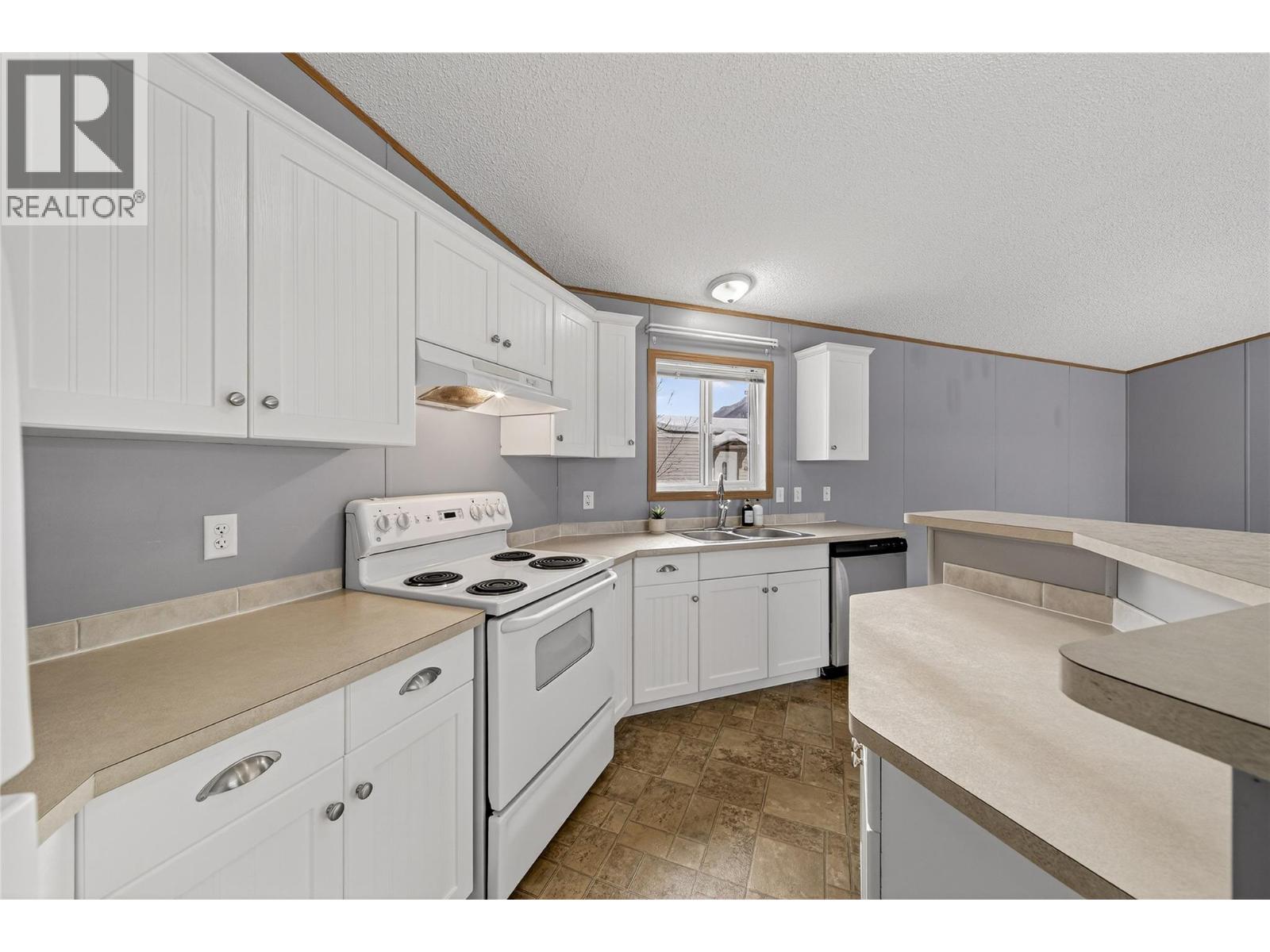 1232 Sycamore Road, Sparwood, British Columbia  V0B 2G2 - Photo 3 - 10372824