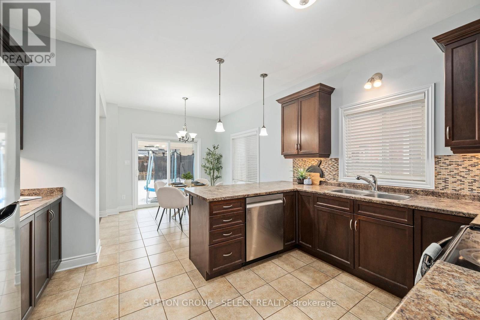 Photo 10 of 39 for 692 Killarney Road