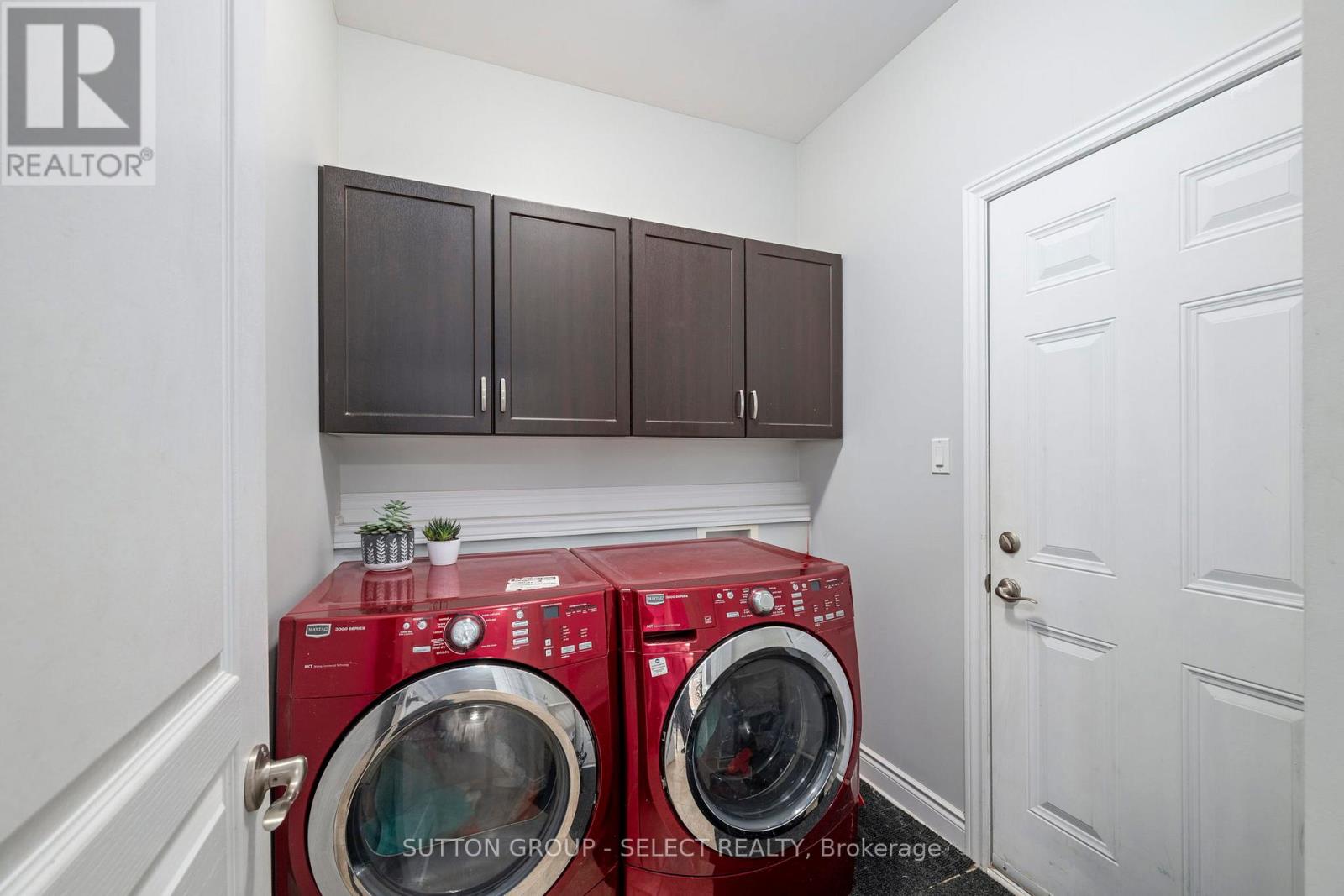 Photo 12 of 39 for 692 Killarney Road