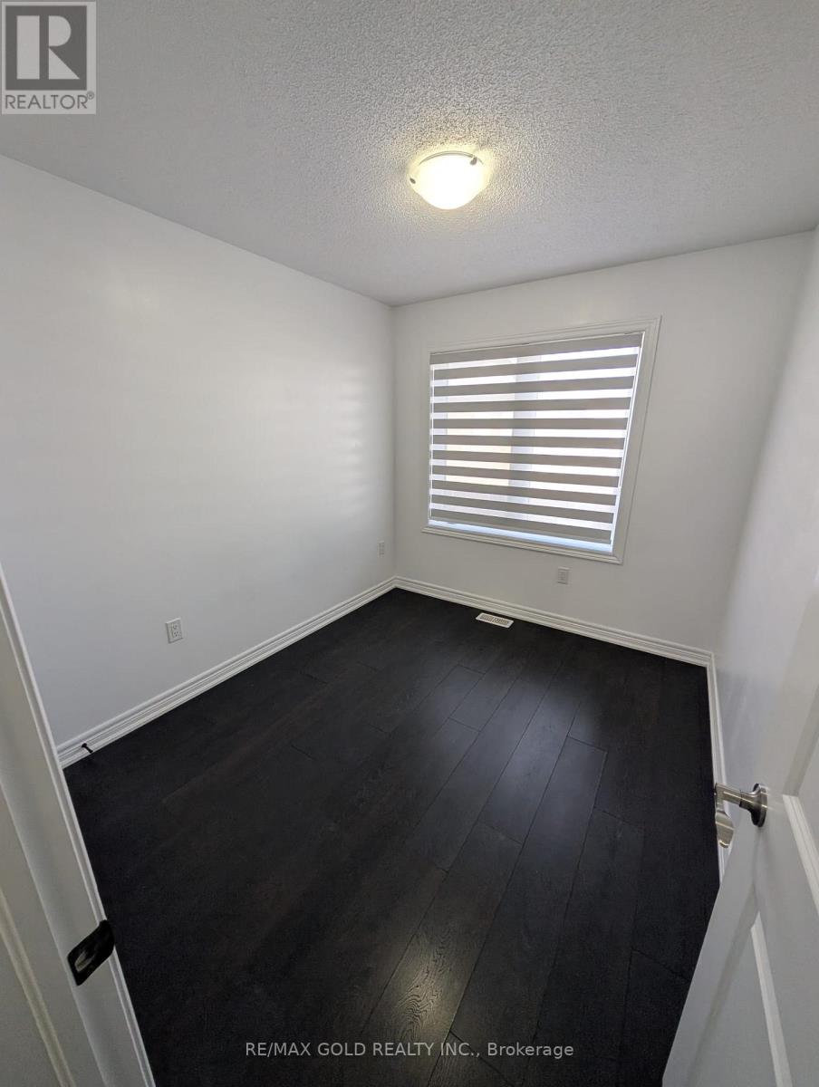 18 Faye Street, Brampton, Ontario  L6P 4M9 - Photo 11 - W12750198