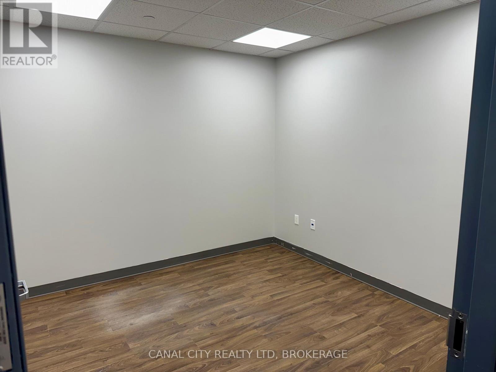 104 - 10 Albert Street E, Thorold, Ontario L2V 2E9 - Photo 8 - X12340067