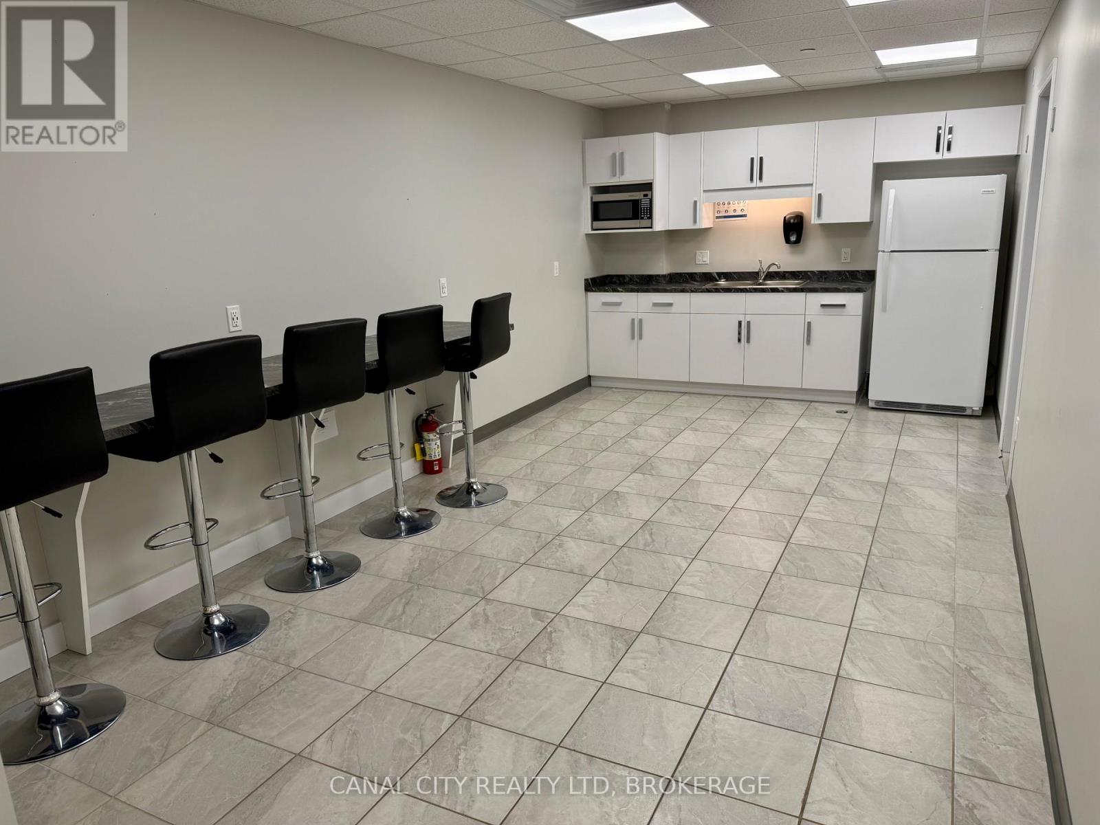 105 - 10 Albert Street E, Thorold, Ontario  L2V 2E9 - Photo 10 - X12340019