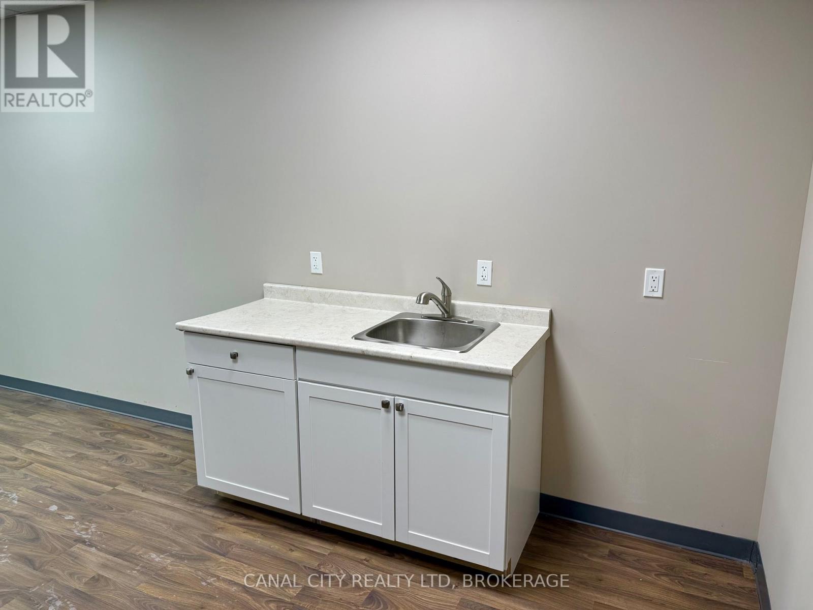 104 - 10 Albert Street E, Thorold, Ontario L2V 2E9 - Photo 10 - X12340067