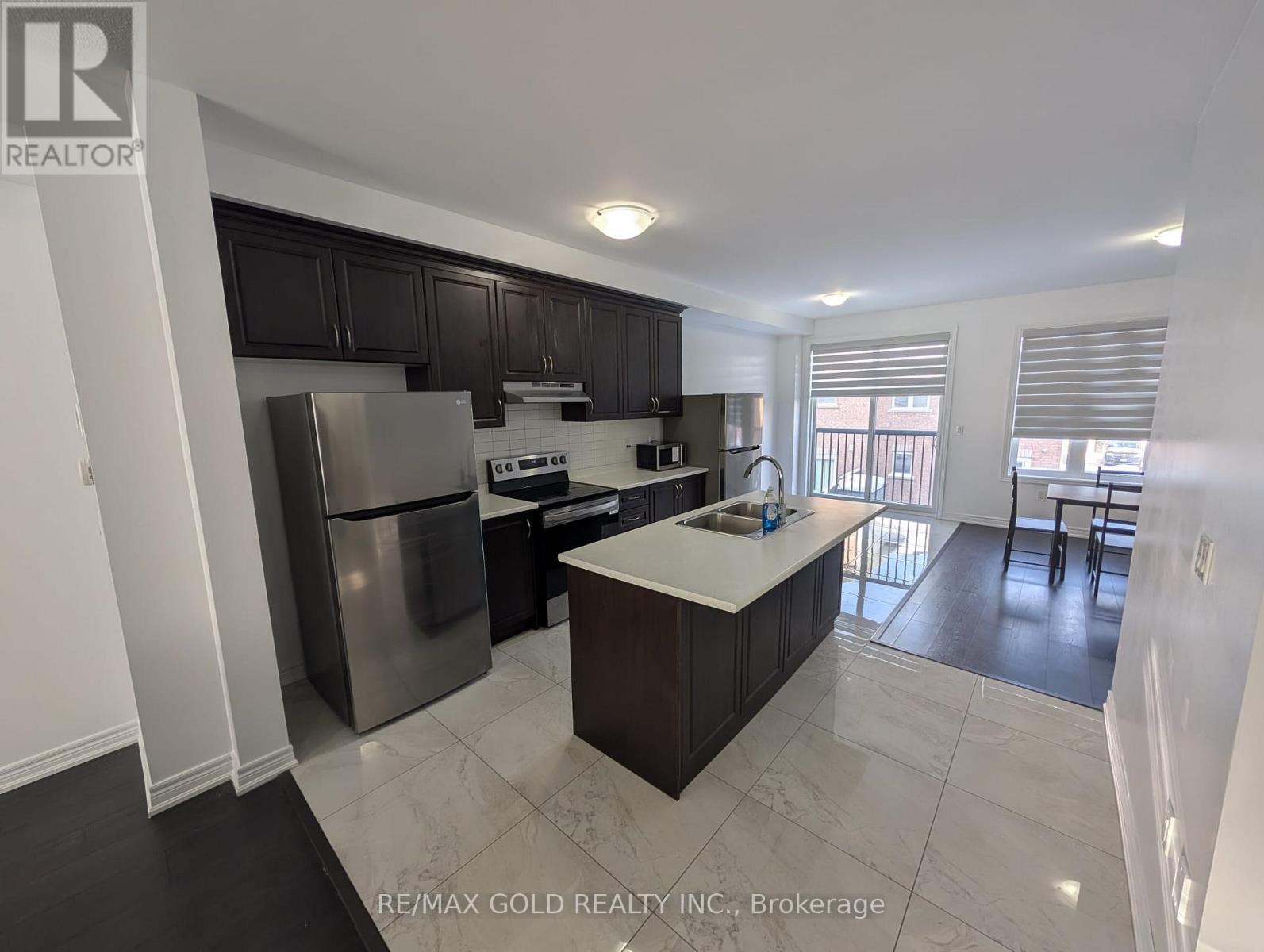 18 Faye Street, Brampton, Ontario  L6P 4M9 - Photo 2 - W12750198