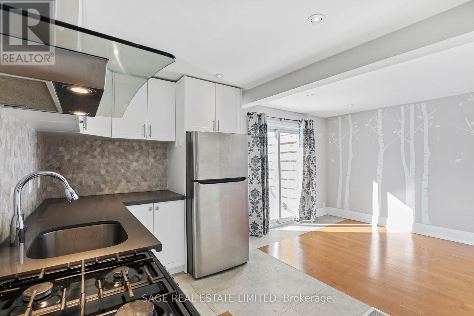 2 - 26 Roseneath Gardens, Toronto, Ontario  M6C 3X6 - Photo 10 - C12752608