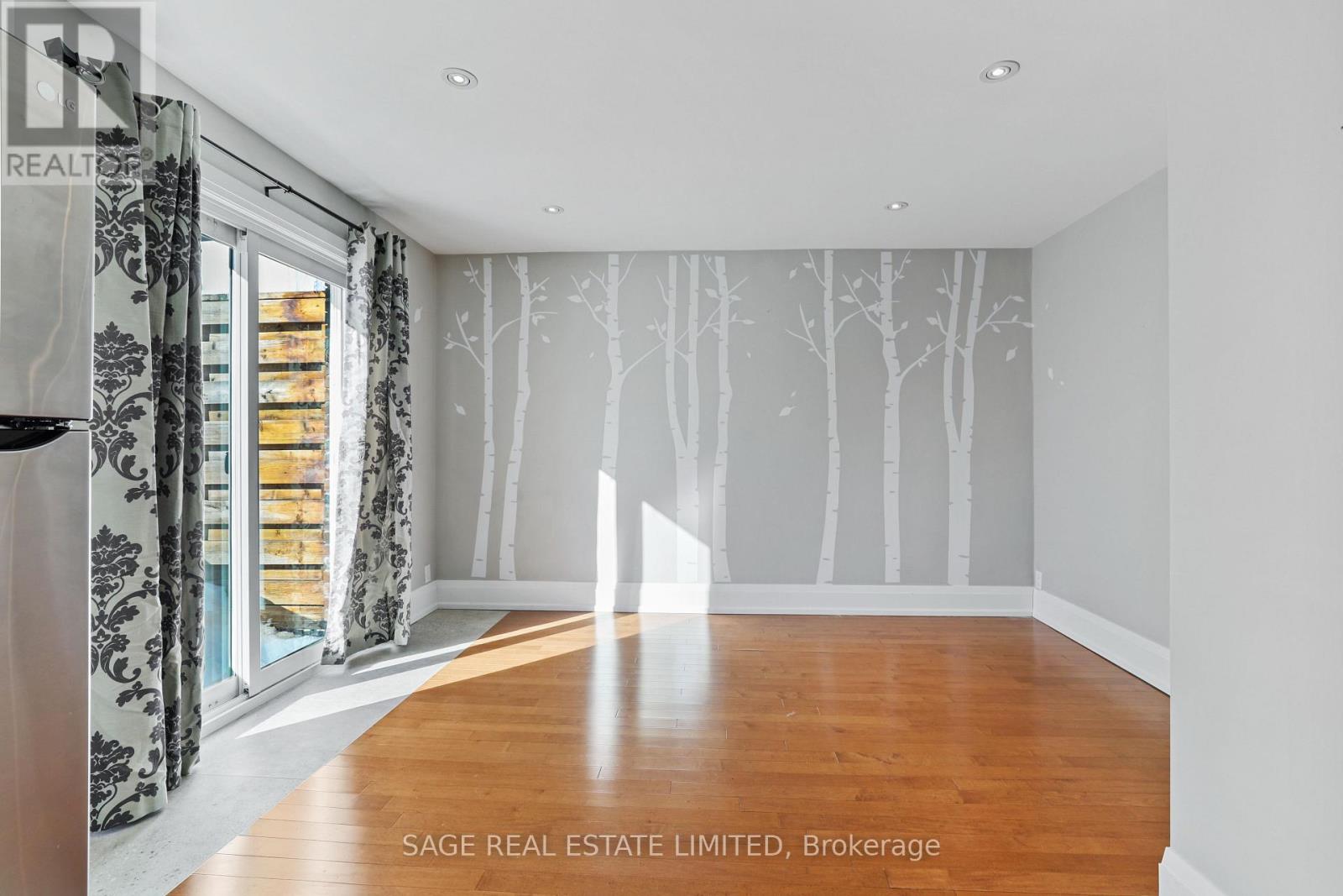 2 - 26 Roseneath Gardens, Toronto, Ontario  M6C 3X6 - Photo 12 - C12752608