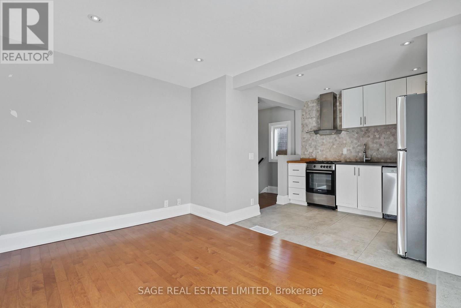 2 - 26 Roseneath Gardens, Toronto, Ontario  M6C 3X6 - Photo 15 - C12752608