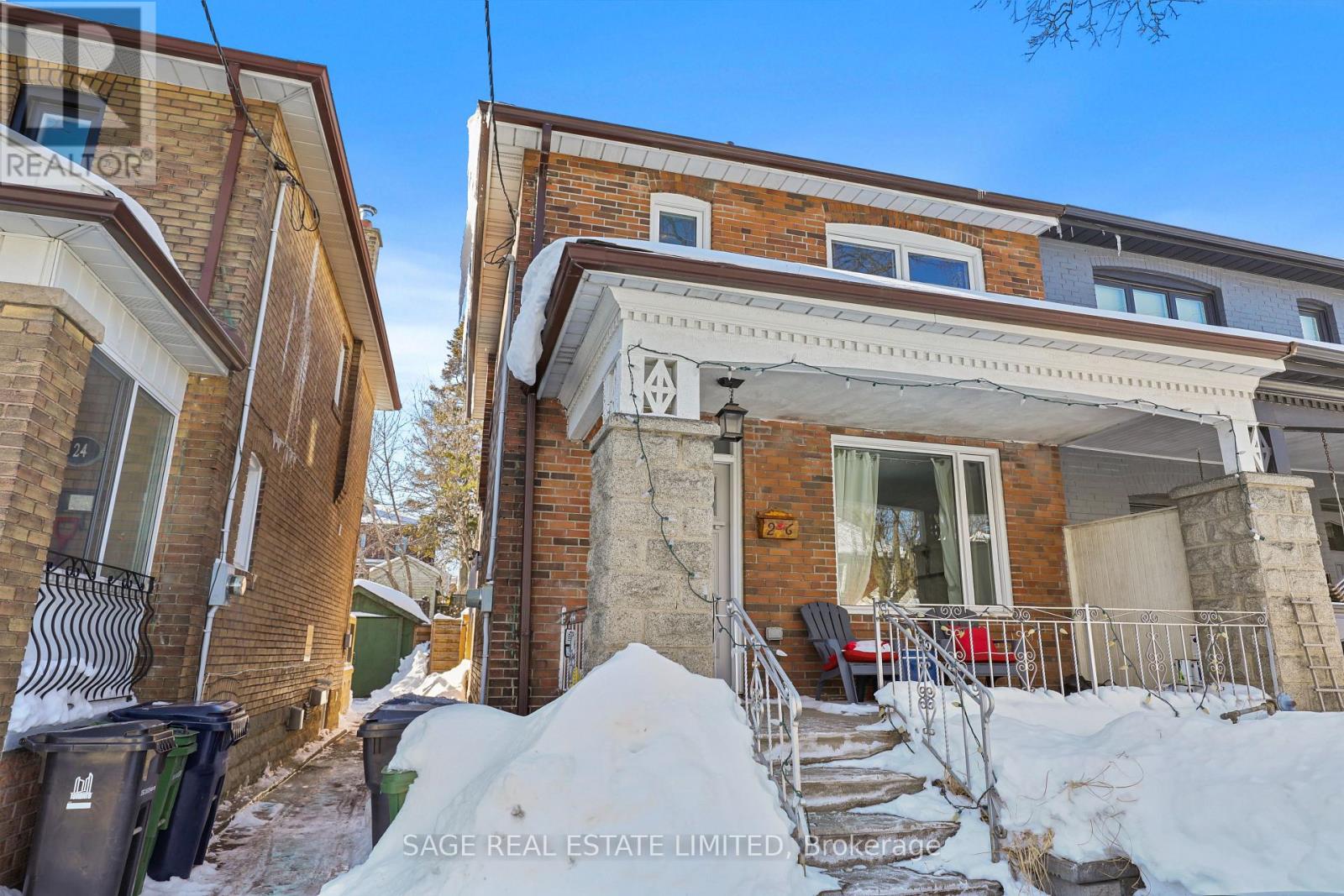 2 - 26 Roseneath Gardens, Toronto, Ontario  M6C 3X6 - Photo 2 - C12752608
