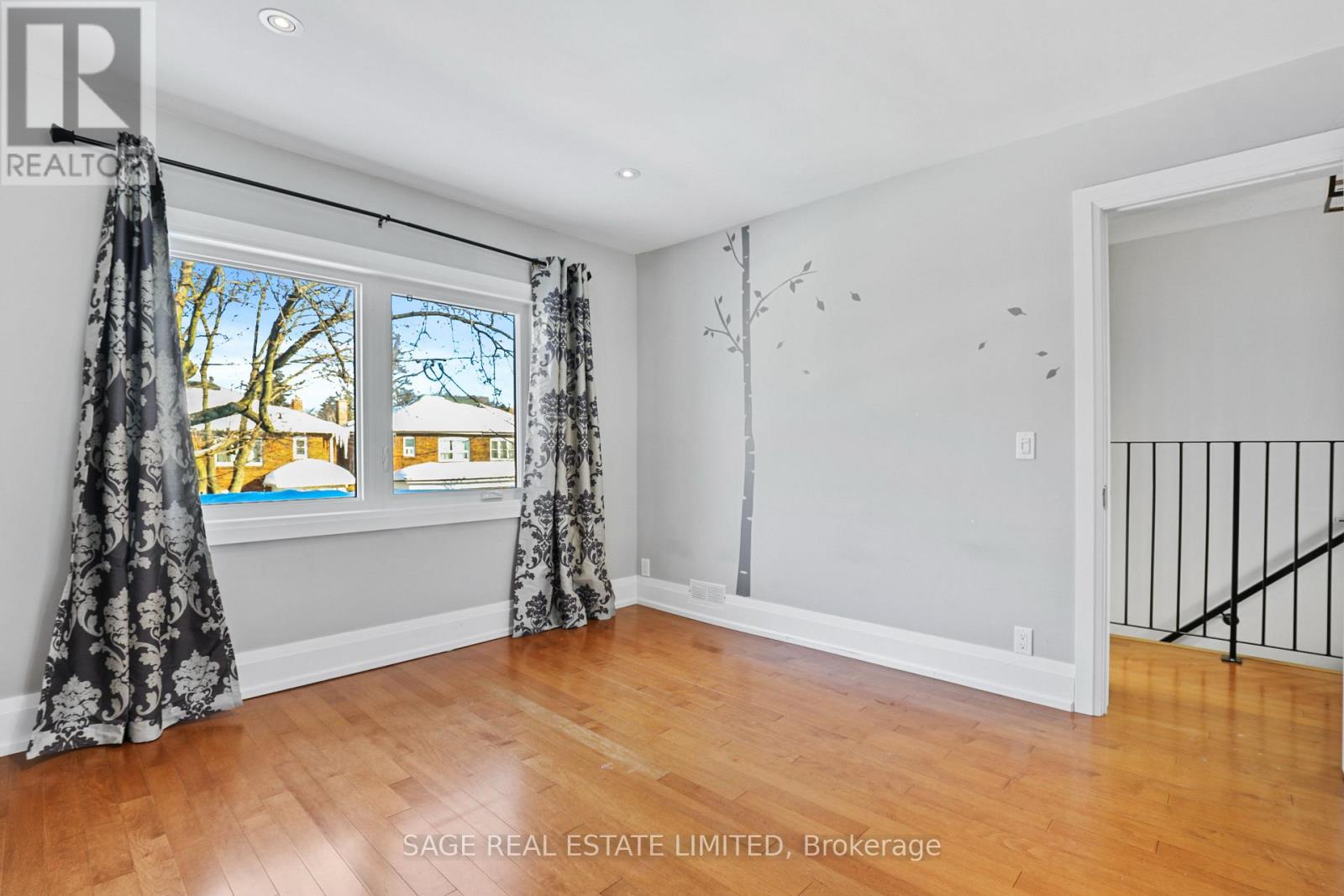 2 - 26 Roseneath Gardens, Toronto, Ontario  M6C 3X6 - Photo 25 - C12752608