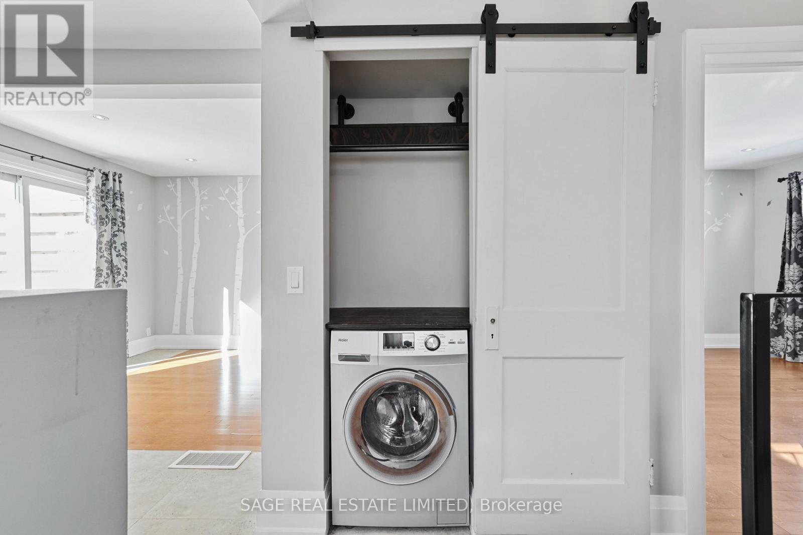 2 - 26 Roseneath Gardens, Toronto, Ontario  M6C 3X6 - Photo 4 - C12752608