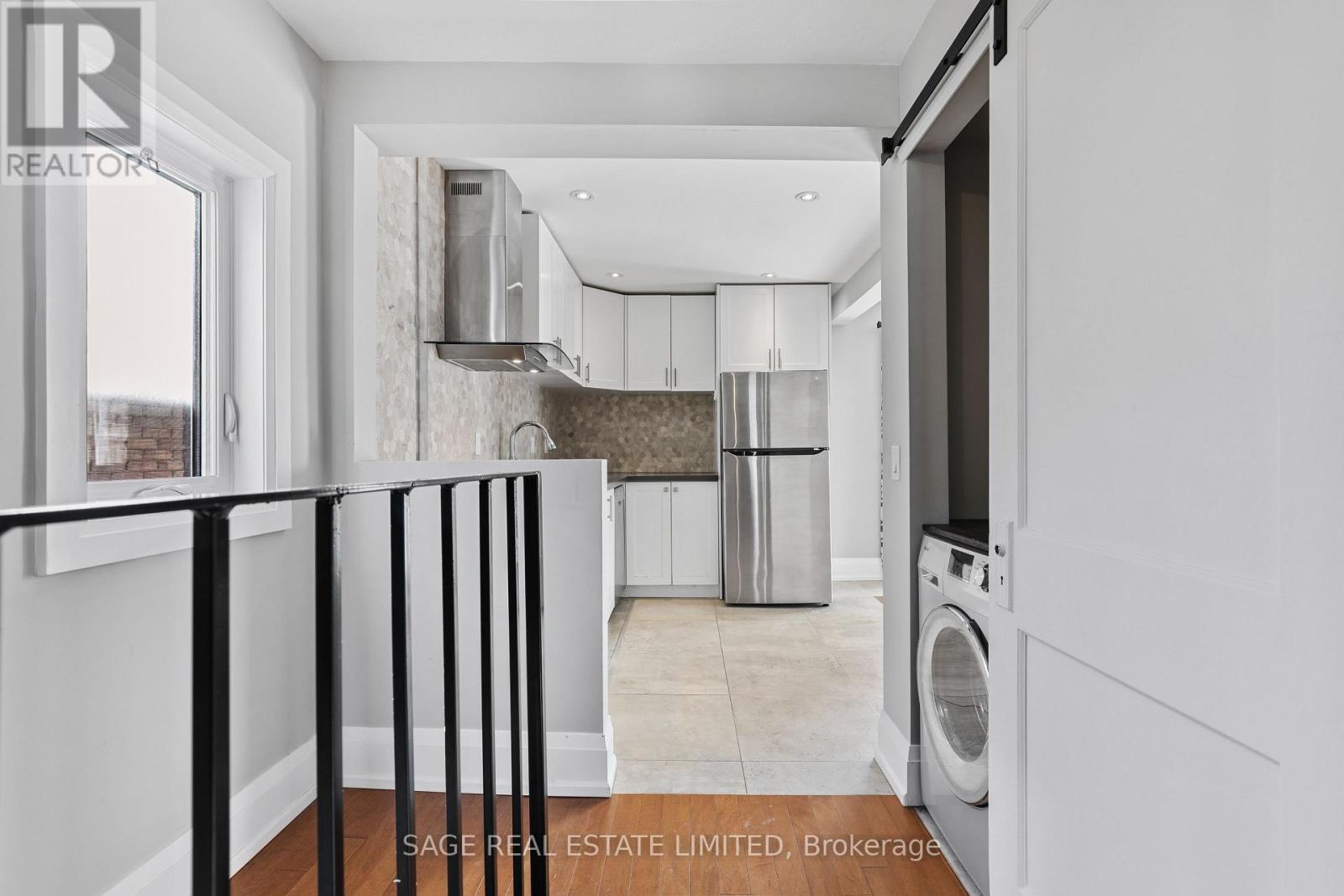 2 - 26 Roseneath Gardens, Toronto, Ontario  M6C 3X6 - Photo 5 - C12752608