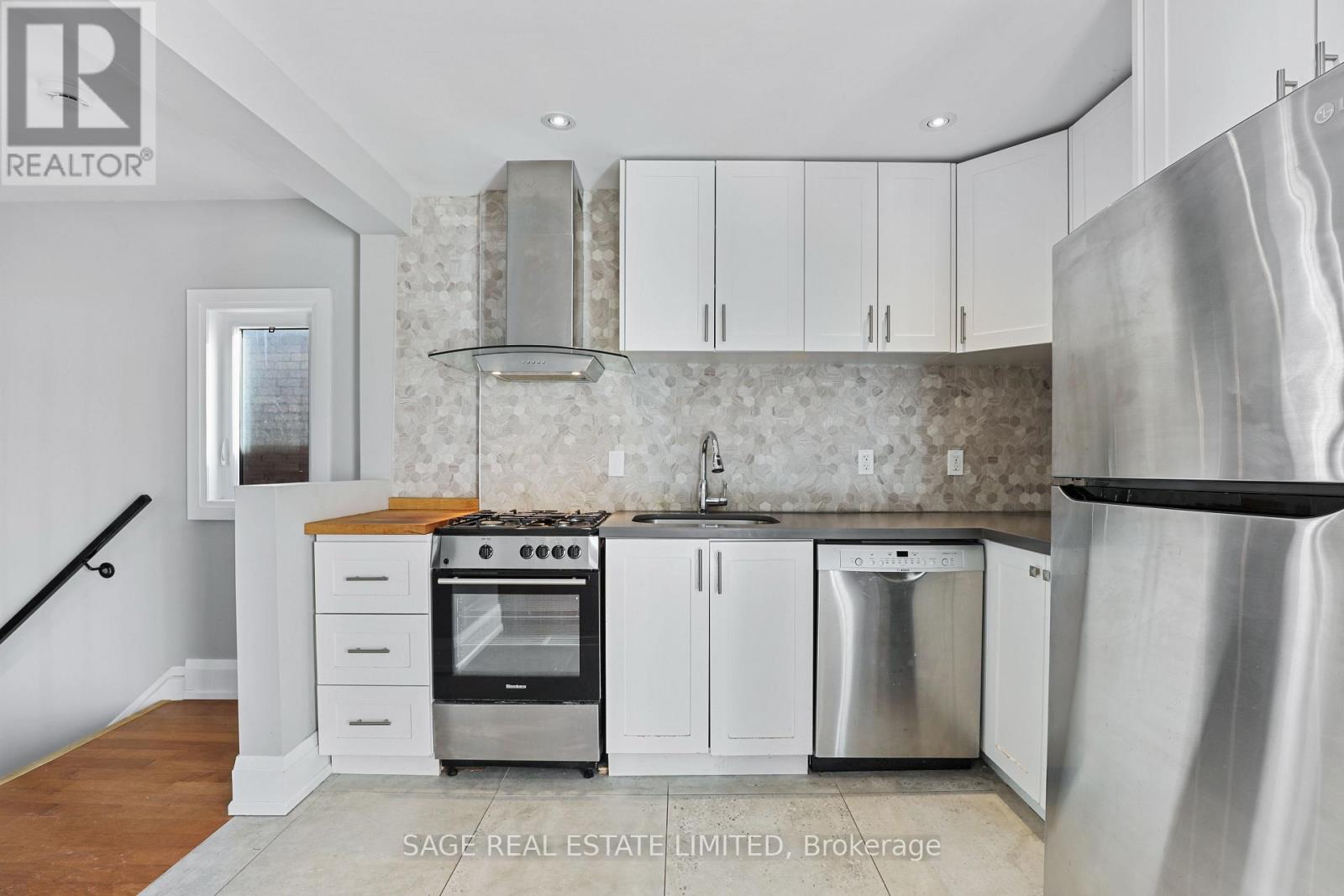 2 - 26 Roseneath Gardens, Toronto, Ontario  M6C 3X6 - Photo 7 - C12752608