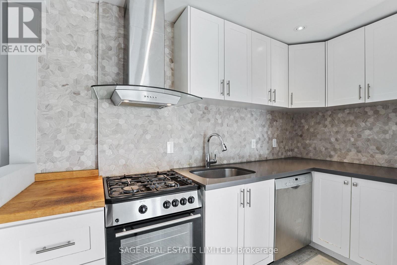 2 - 26 Roseneath Gardens, Toronto, Ontario  M6C 3X6 - Photo 9 - C12752608