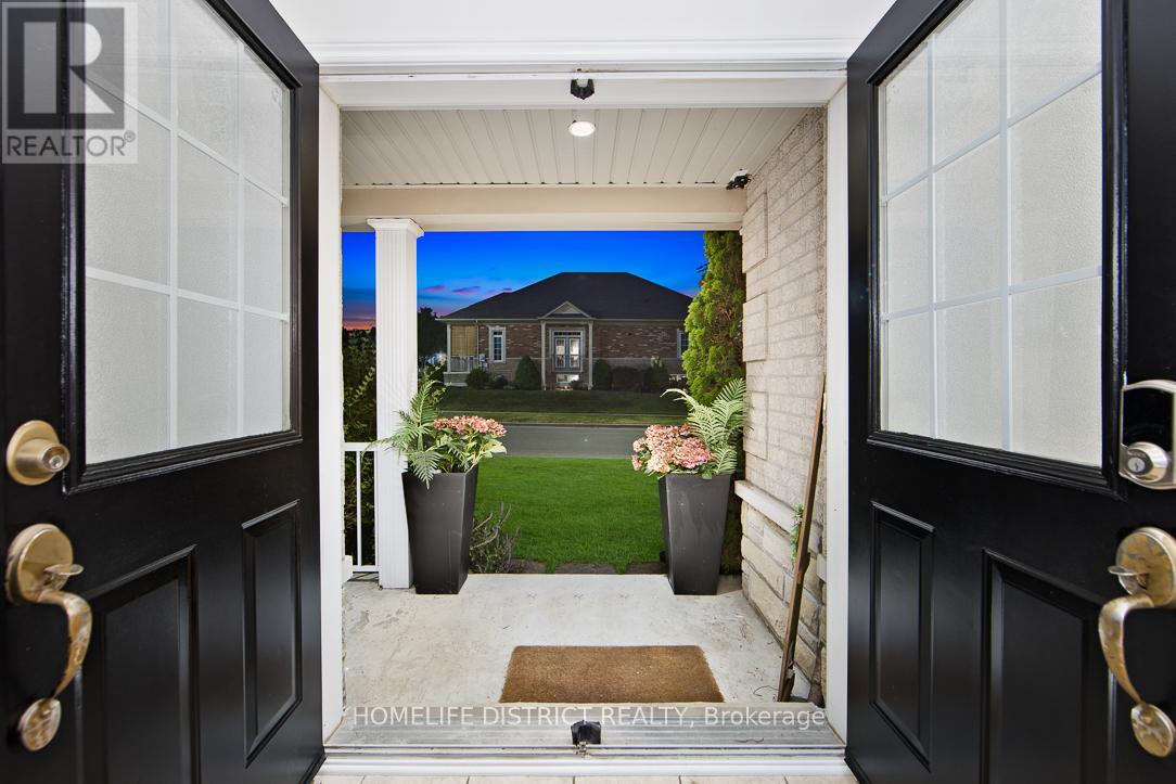 847 Greenleaf Circle, Oshawa, Ontario  L1K 2W7 - Photo 4 - E12752496