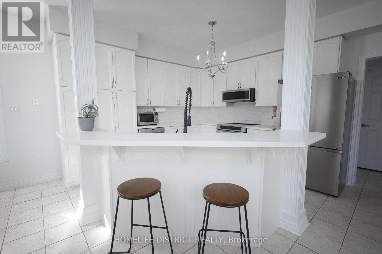 847 Greenleaf Circle, Oshawa, Ontario  L1K 2W7 - Photo 6 - E12752496