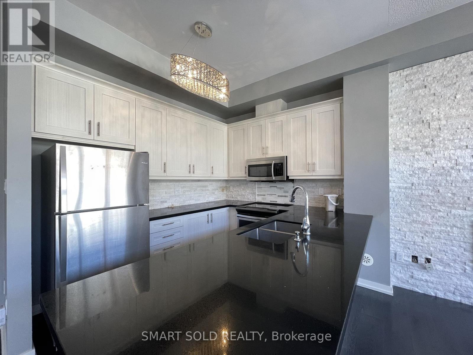 26 Cornerbank Crescent, Whitchurch-Stouffville, Ontario  L4A 1X1 - Photo 2 - N12752434