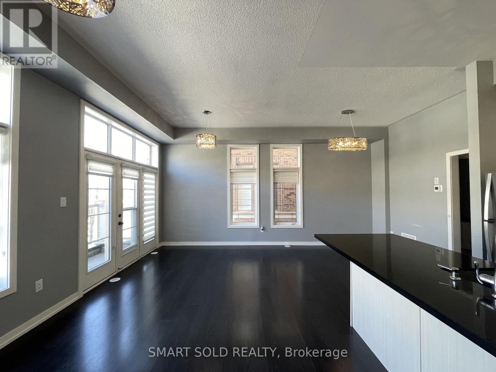 26 Cornerbank Crescent, Whitchurch-Stouffville, Ontario  L4A 1X1 - Photo 4 - N12752434