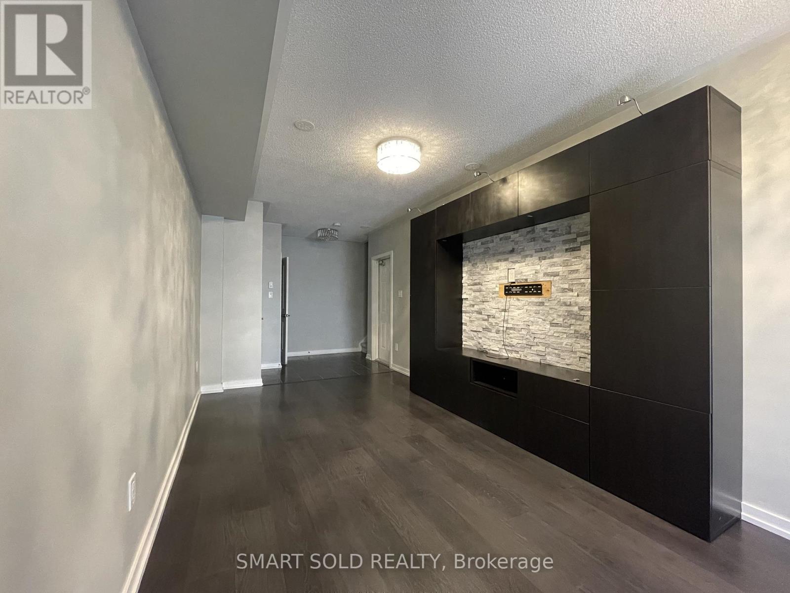 26 Cornerbank Crescent, Whitchurch-Stouffville, Ontario  L4A 1X1 - Photo 7 - N12752434