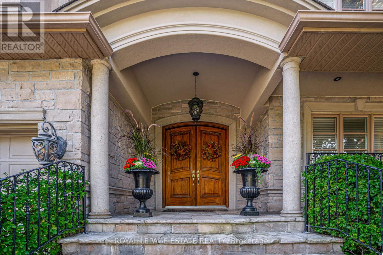 81 Naughton Drive, Richmond Hill, Ontario  L4C 8B3 - Photo 3 - N12752702