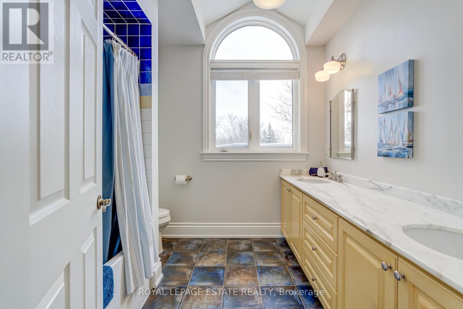 81 Naughton Drive, Richmond Hill, Ontario  L4C 8B3 - Photo 32 - N12752702