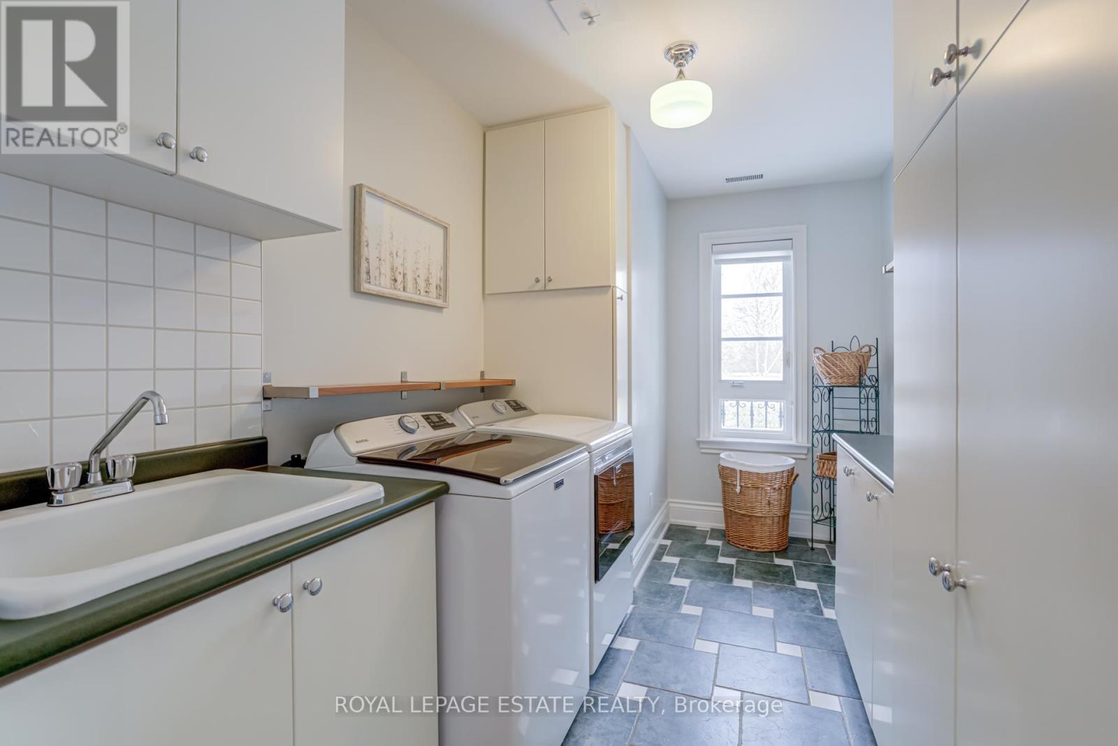 81 Naughton Drive, Richmond Hill, Ontario  L4C 8B3 - Photo 34 - N12752702