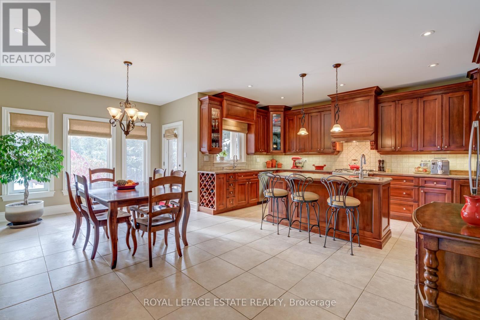 81 Naughton Drive, Richmond Hill, Ontario  L4C 8B3 - Photo 9 - N12752702