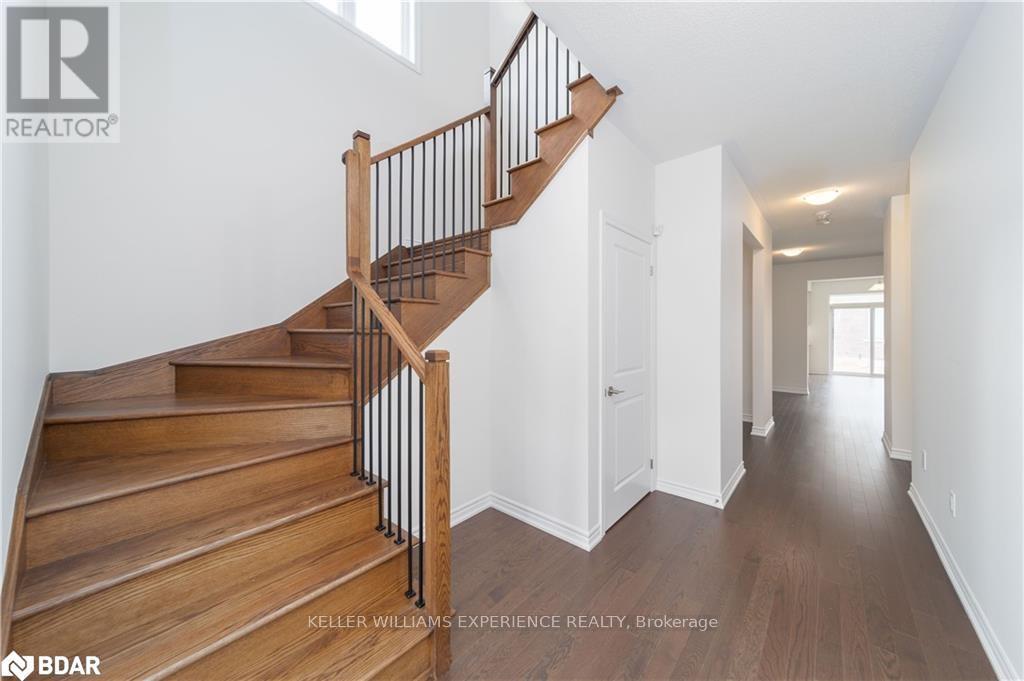 60 Gemini Drive, Barrie, Ontario  L9J 0C3 - Photo 3 - S12752412