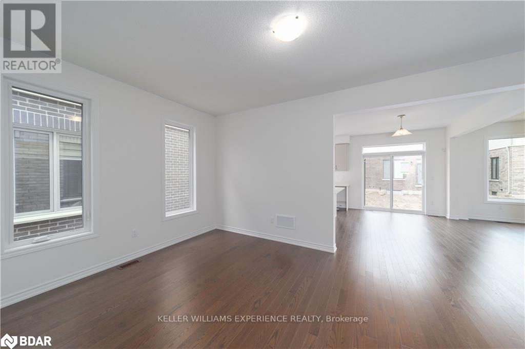 60 Gemini Drive, Barrie, Ontario  L9J 0C3 - Photo 9 - S12752412