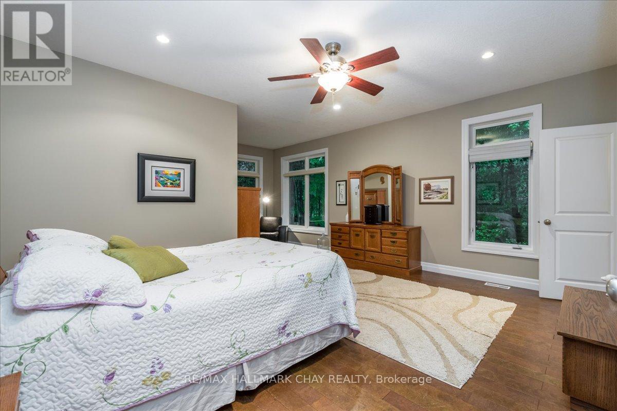 5 Timber Court, Springwater, Ontario  L0L 0H7 - Photo 13 - S12752516