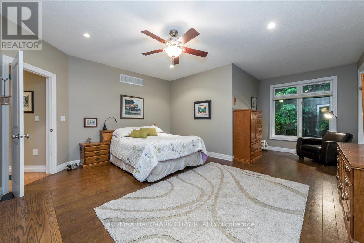 5 Timber Court, Springwater, Ontario  L0L 0H7 - Photo 14 - S12752516