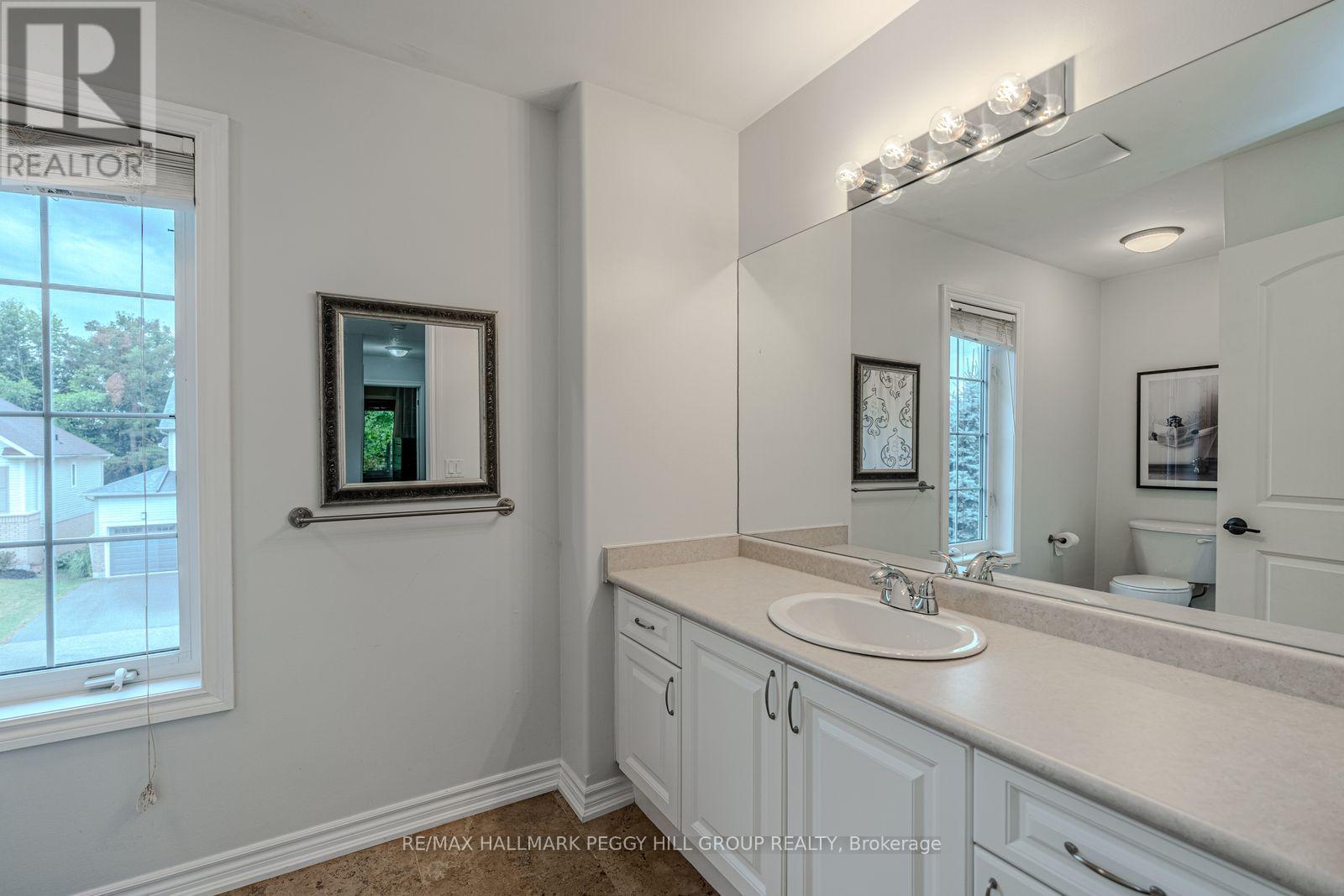 11 Oakmont Avenue, Oro-Medonte, Ontario  L0L 2L0 - Photo 12 - S12752582