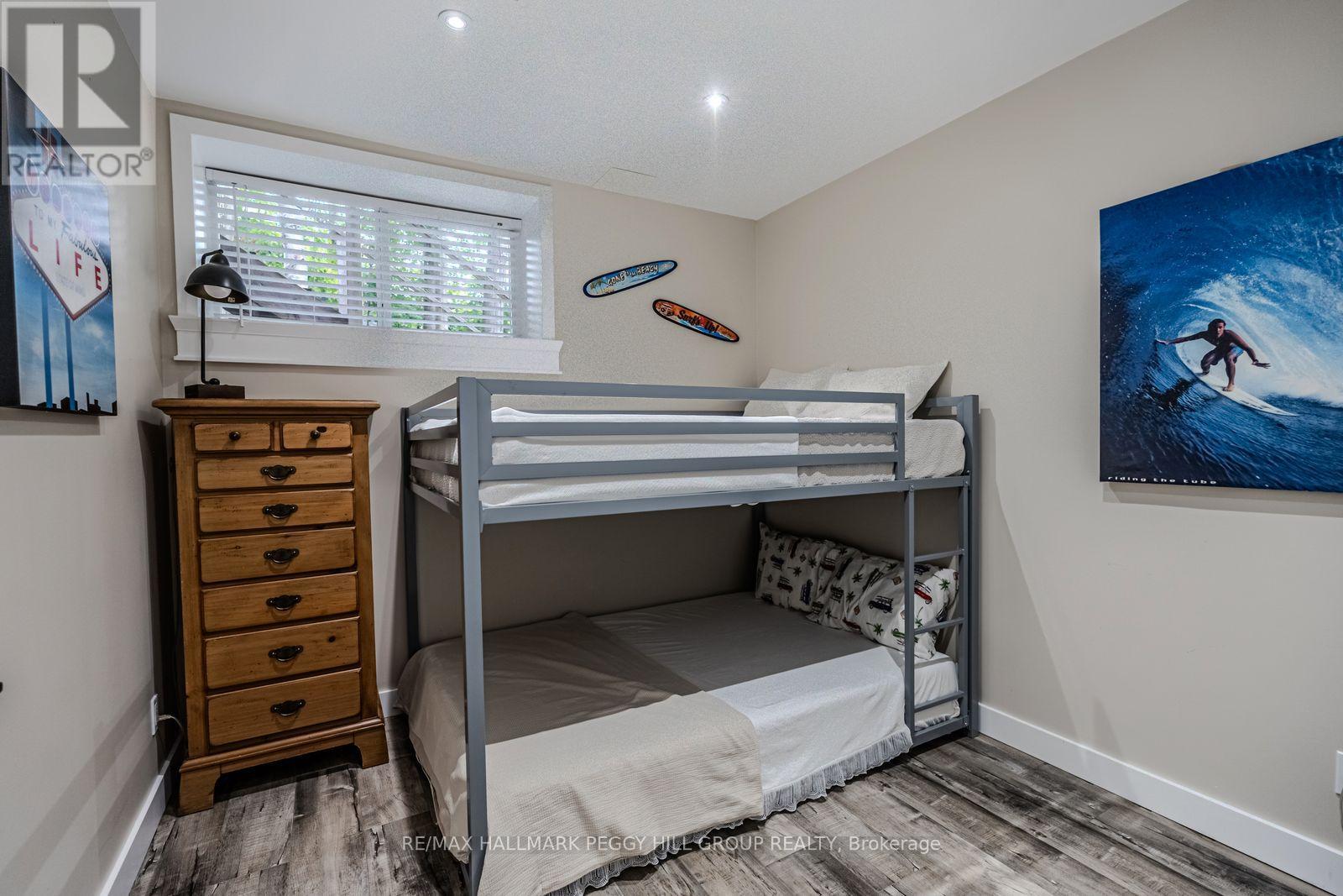 11 Oakmont Avenue, Oro-Medonte, Ontario  L0L 2L0 - Photo 15 - S12752582