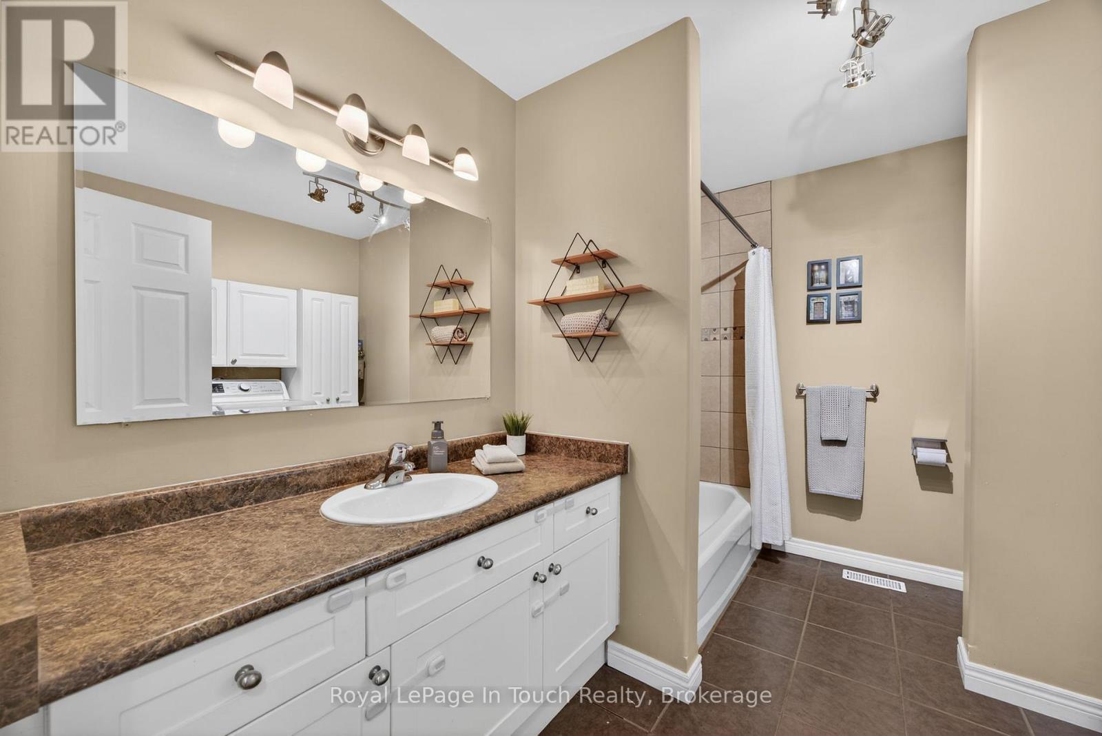 39 St. Laurent Boulevard, Tiny, Ontario  L9M 1R3 - Photo 12 - S12752788