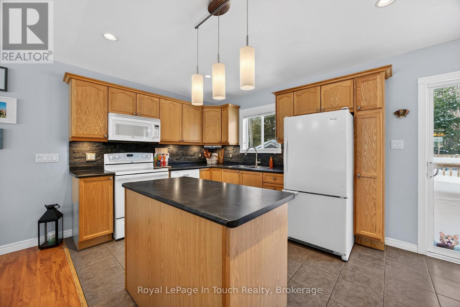 39 St. Laurent Boulevard, Tiny, Ontario  L9M 1R3 - Photo 6 - S12752788