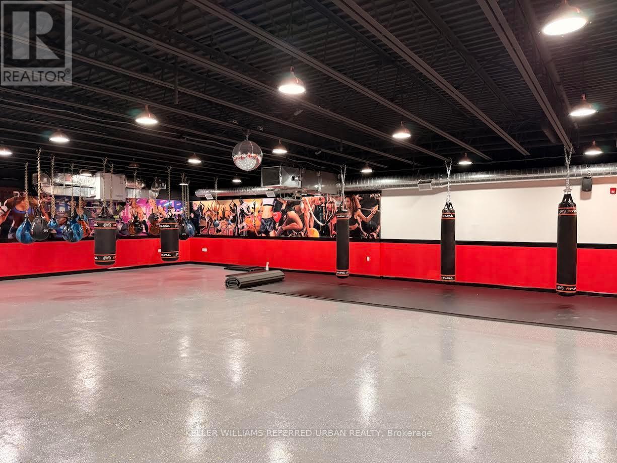 2261 DUNDAS STREET W, Toronto, Ontario