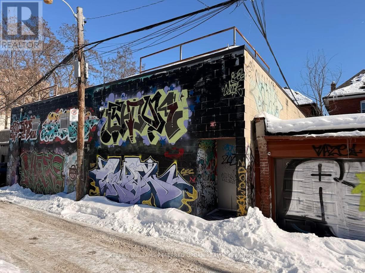 2261 Dundas Street W, Toronto, Ontario  M6R 1X6 - Photo 13 - W12752398