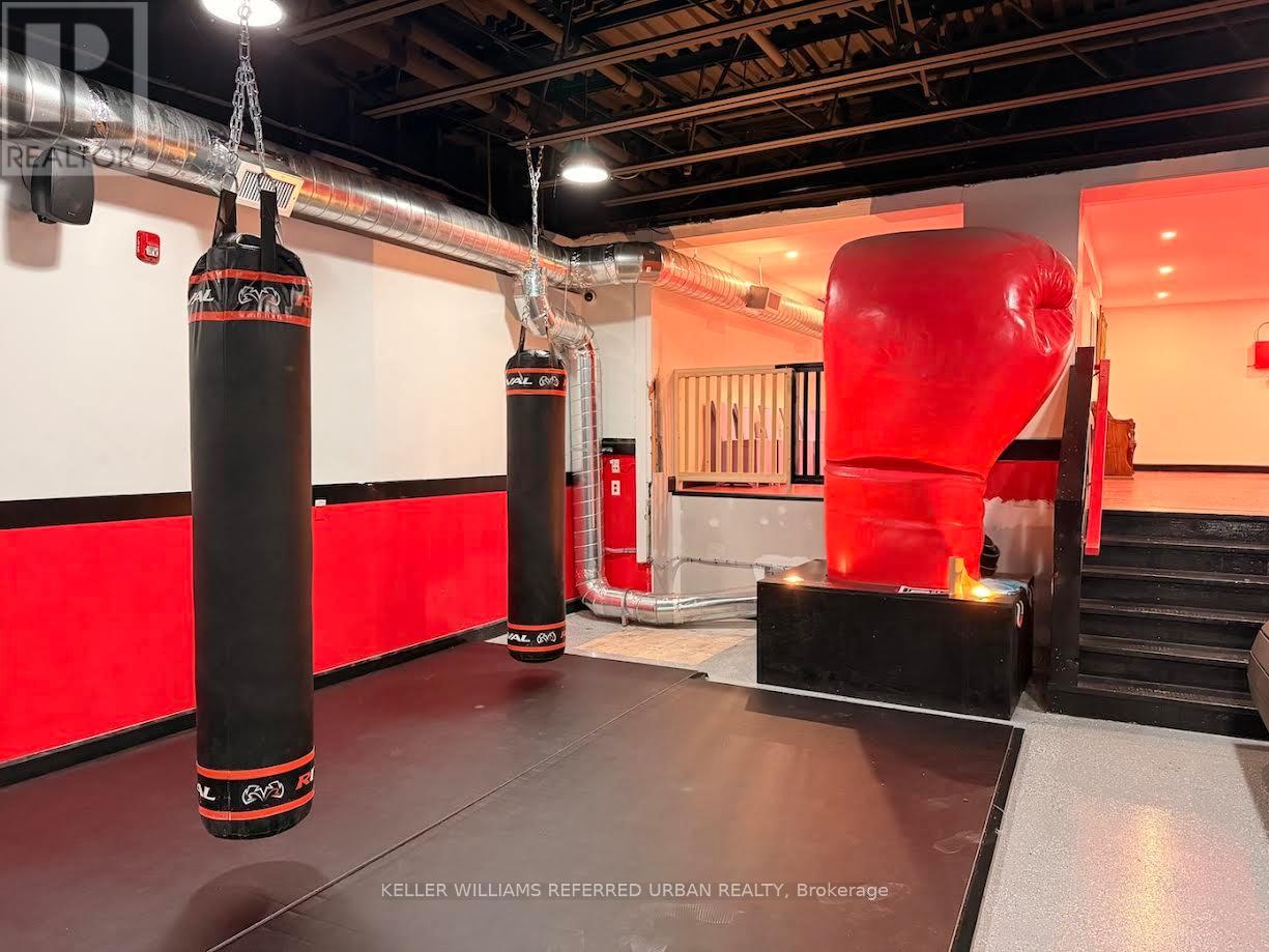 2261 Dundas Street W, Toronto, Ontario  M6R 1X6 - Photo 4 - W12752398