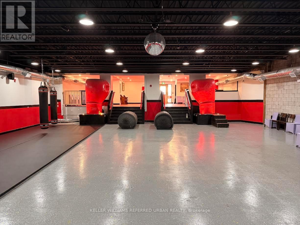 2261 Dundas Street W, Toronto, Ontario  M6R 1X6 - Photo 5 - W12752398